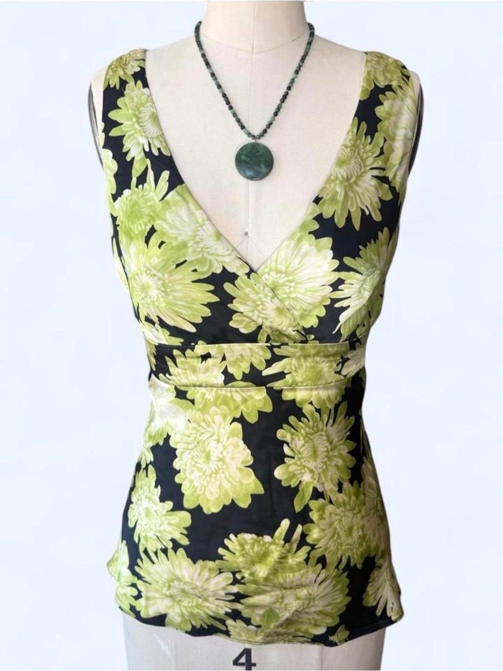Silk Floral Vintange INC Sleeveless V-Neck Floral Tank Top - Green/Black
